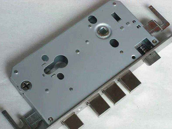 伊犁哈萨克24小时上门开锁公司