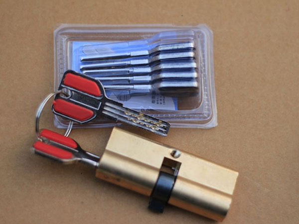 伊犁哈萨克24小时上门开锁公司